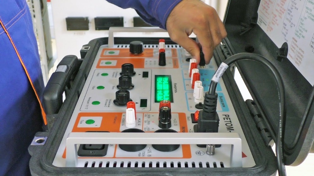 РЕТОМ-21 — испытательный прибор для проверки первичного и вторичного электрооборудования